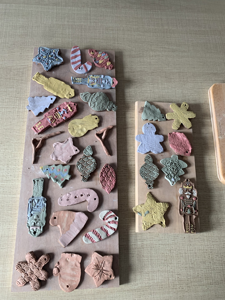 Saperlipoterie décorations de NOël créées par des enfants lors d'un atelier à domicile